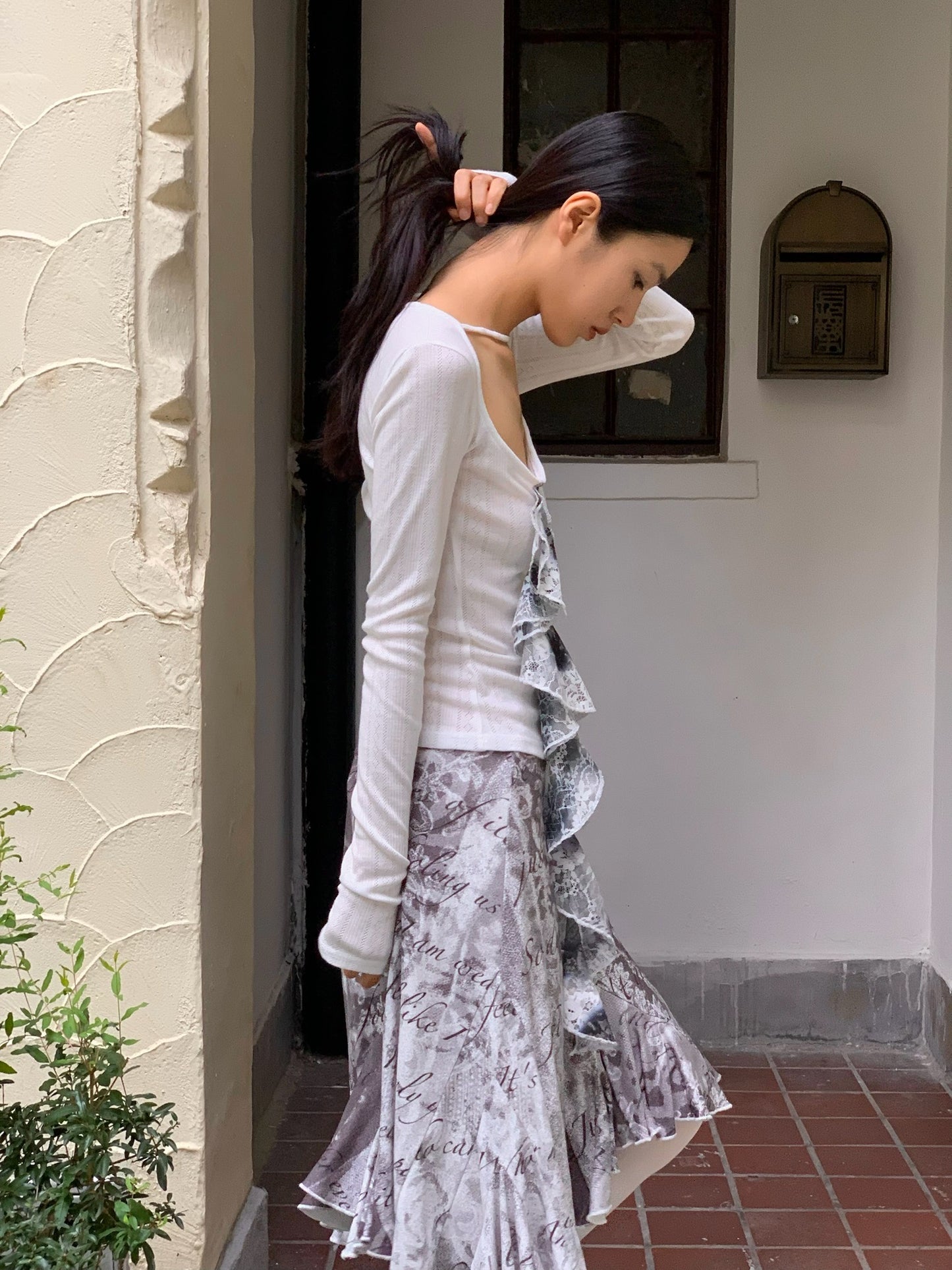 Ballerina white lace long-sleeved top with large round neckline