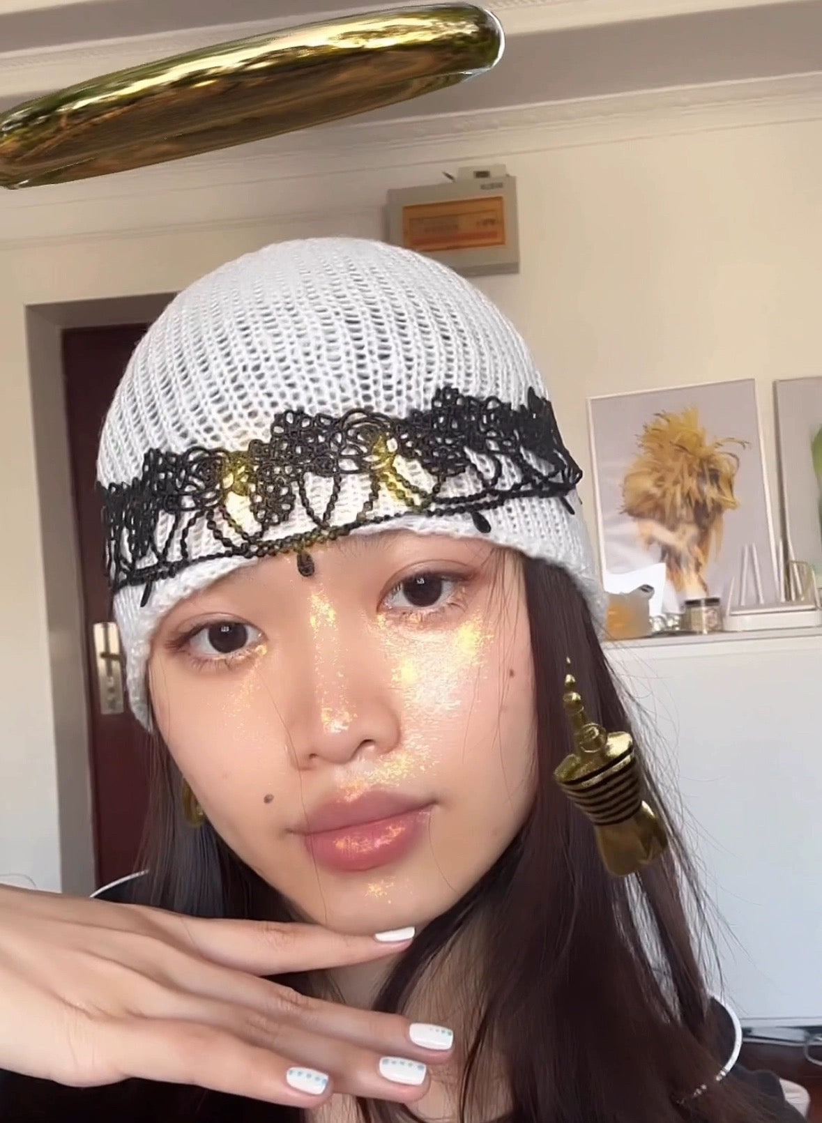 Original white yarn knitted hat with black lace suitable for spring and autumn