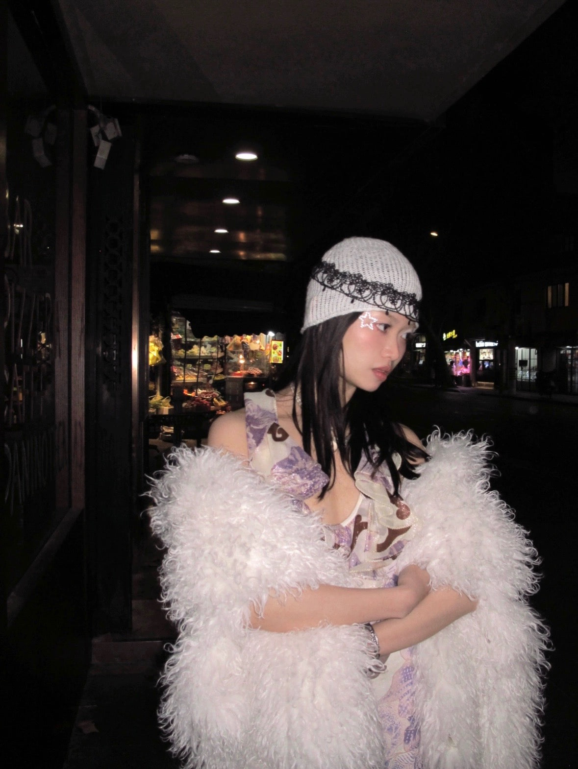 Original white yarn knitted hat with black lace suitable for spring and autumn