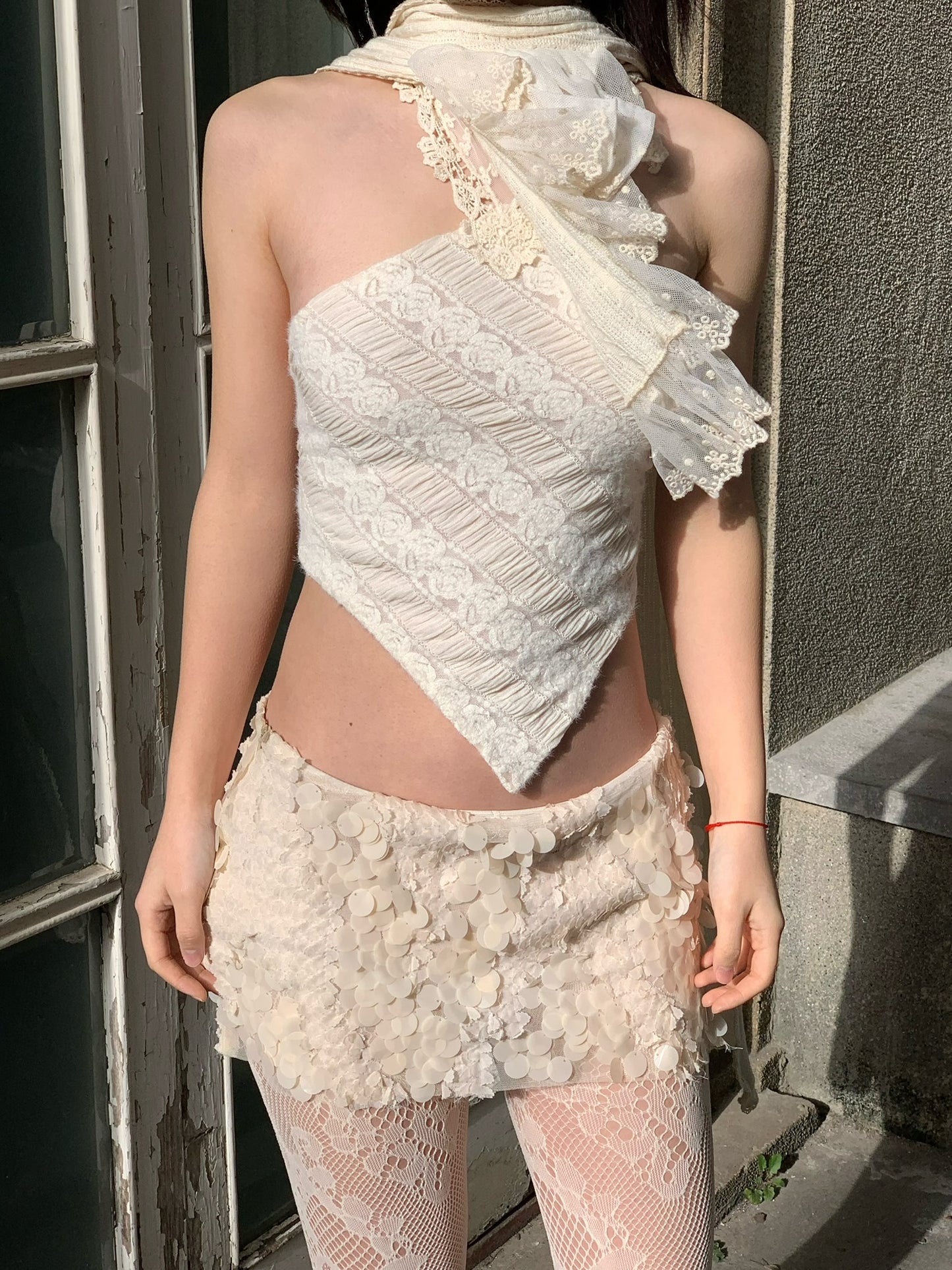 Vintage style lace around the neck, light white elastic neckband babydoll top