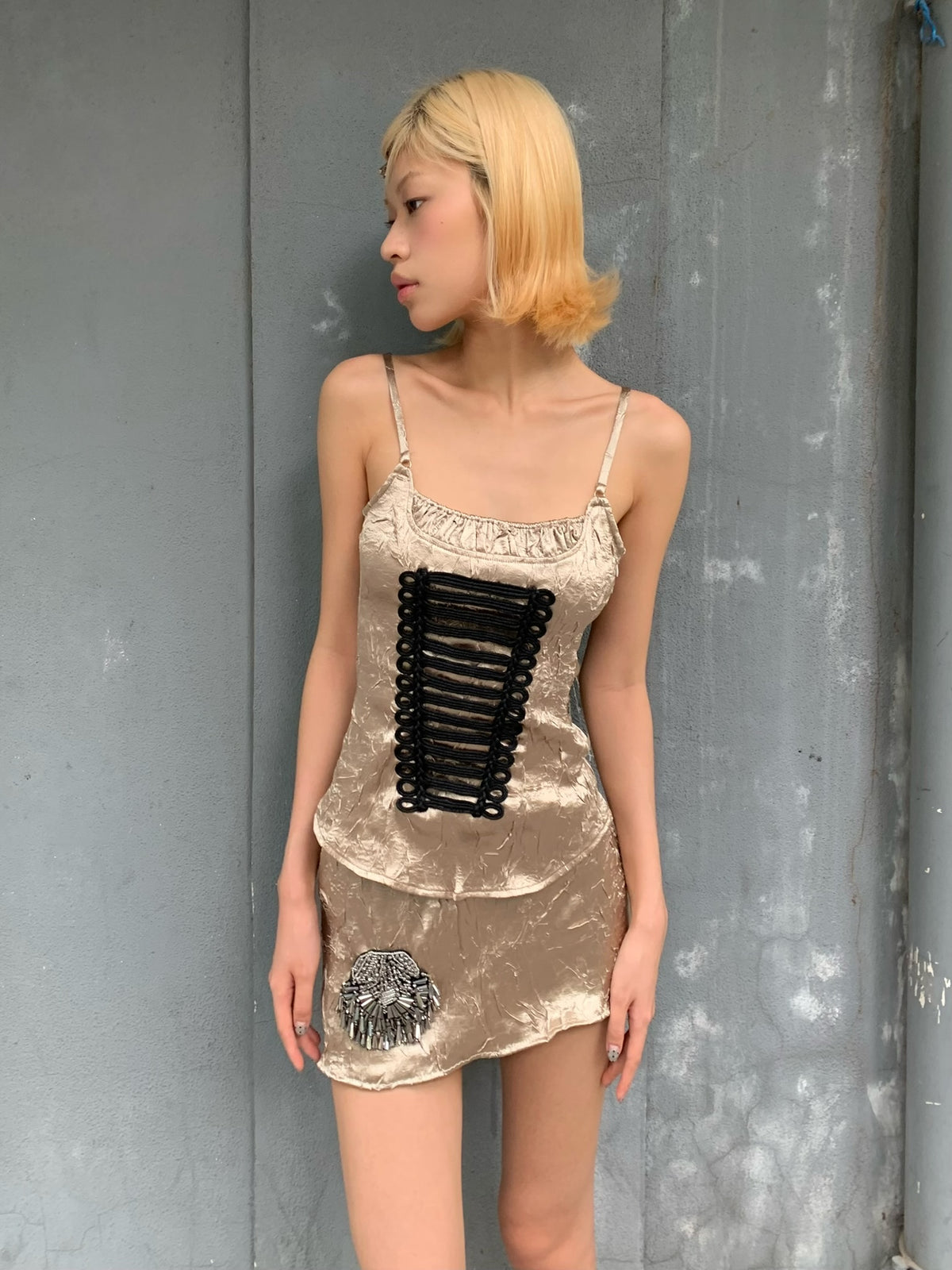 Retro golden skirt with sequin decoration that can be detached