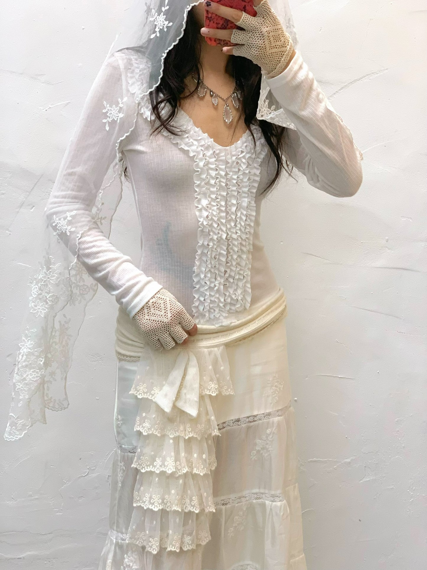 Retro style lace trimmed collar white silk scarf