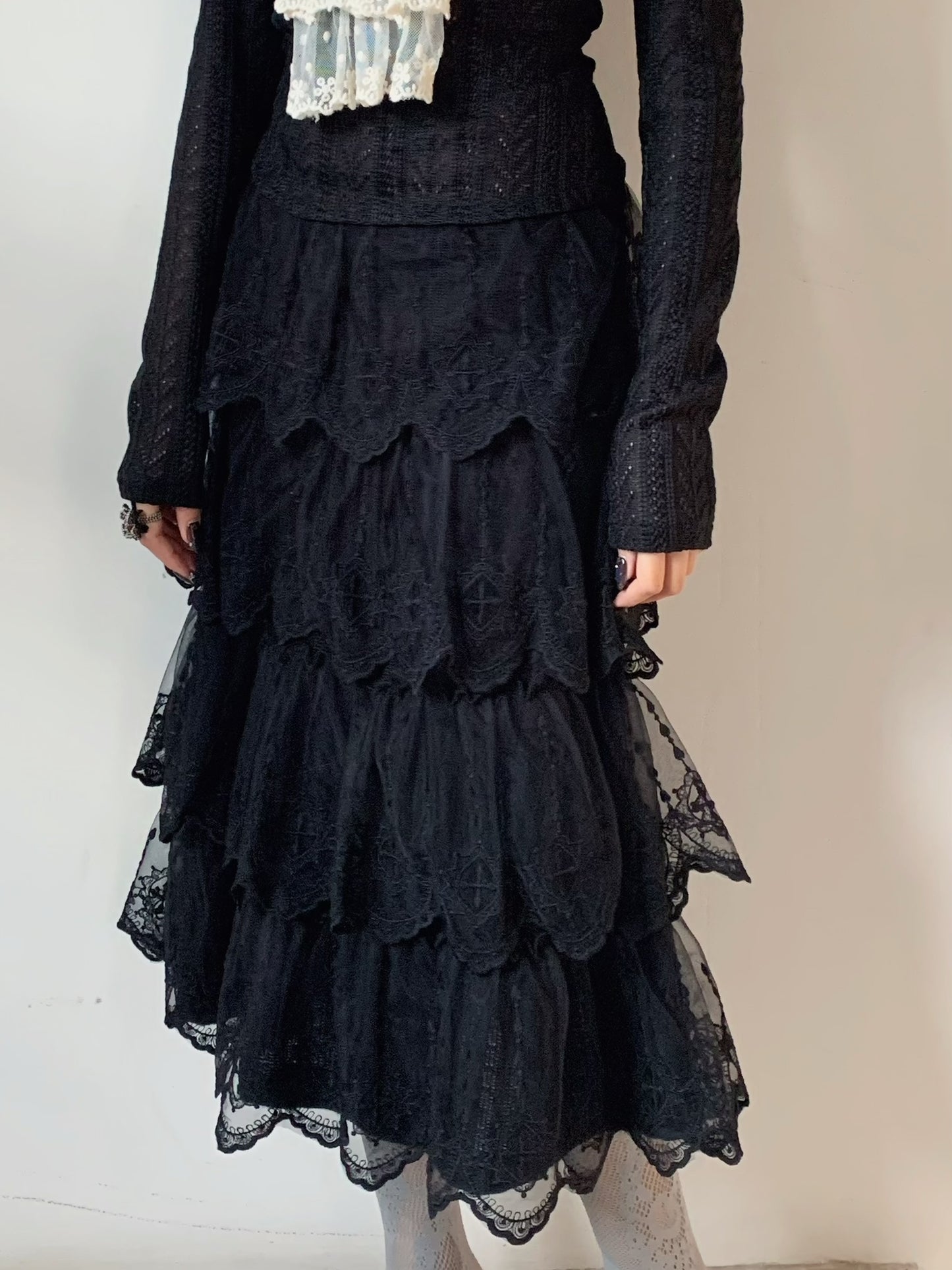 Black and white lace vintage thick knitted mid-length half skirt with elastic waistband