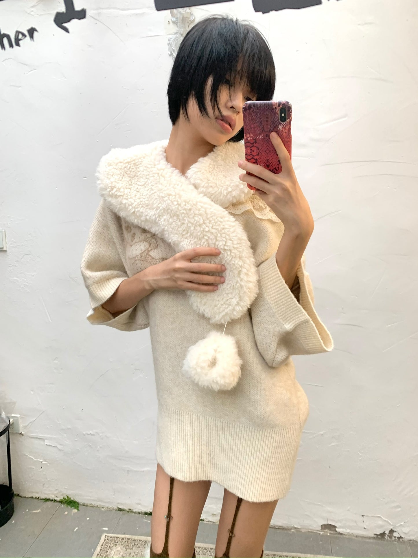 Question Mark Scarf( Light White Fur Short Hair Fur)