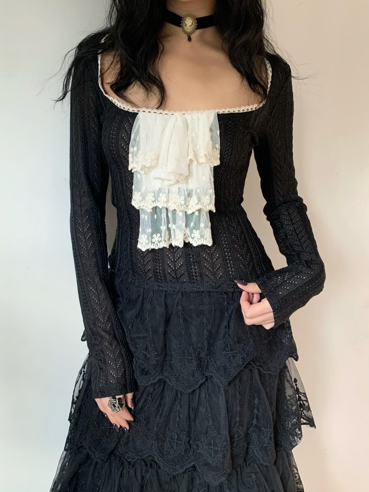 Black and white lace vintage thick knitted mid-length half skirt with elastic waistband