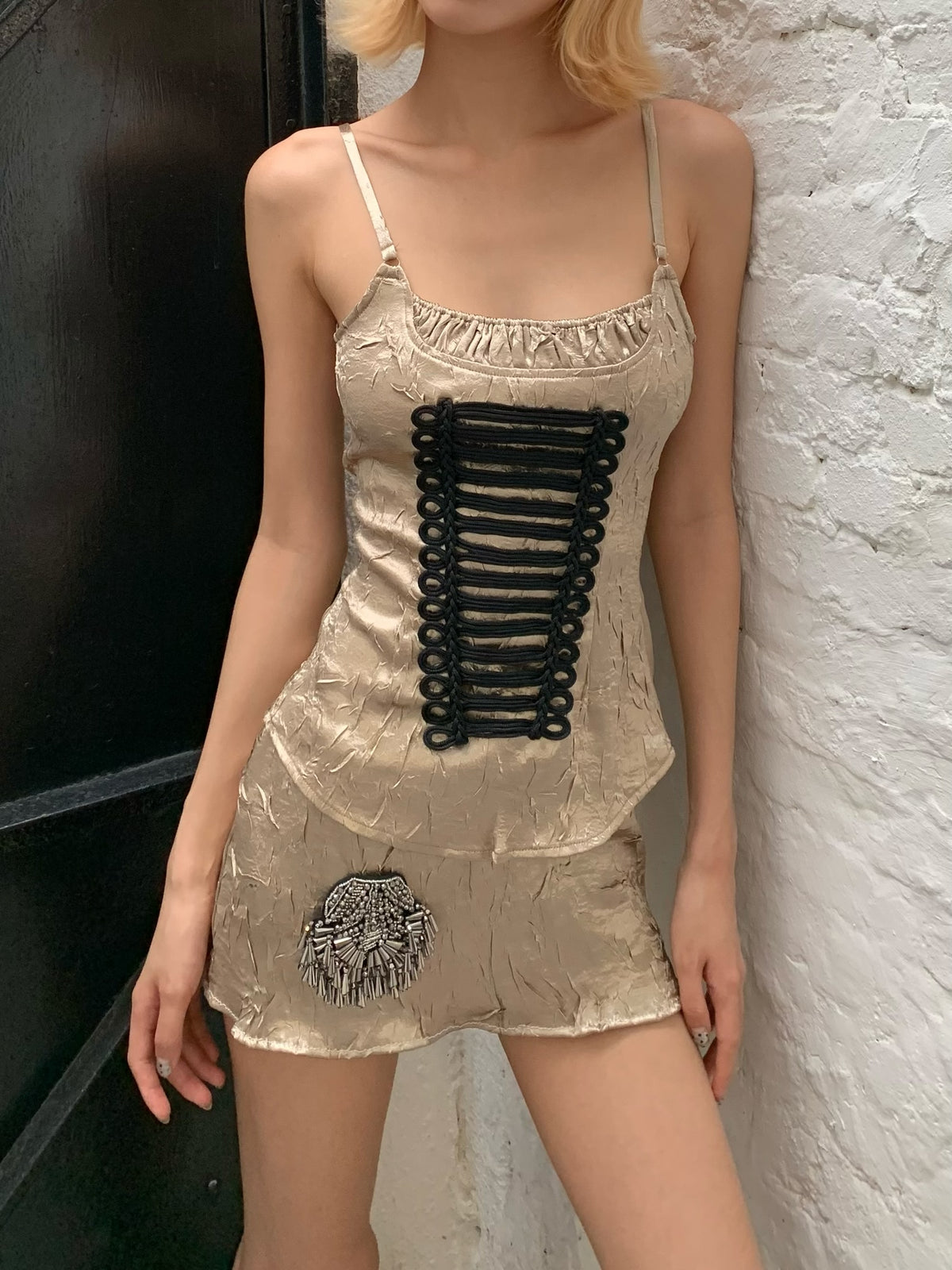 Retro golden skirt with sequin decoration that can be detached