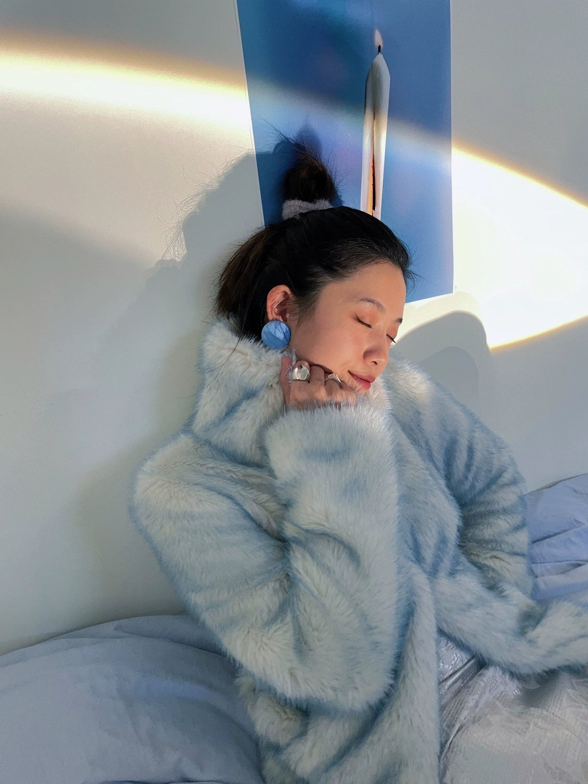 Warm Blue-white Furry Coat